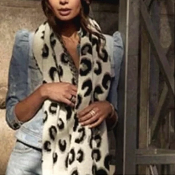 LEOPARD PRINT SCARF - Picture 3 of 3